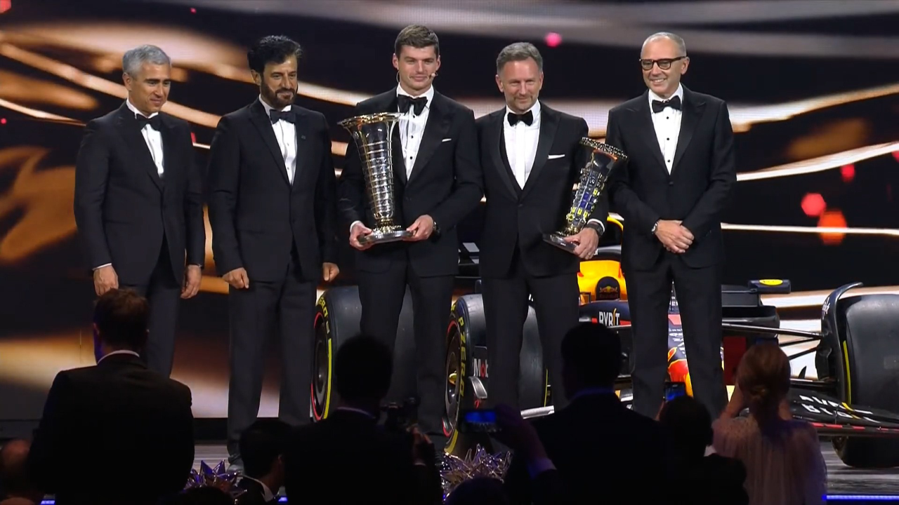 梅赛德斯完胜红牛二队，阿隆索统治全场