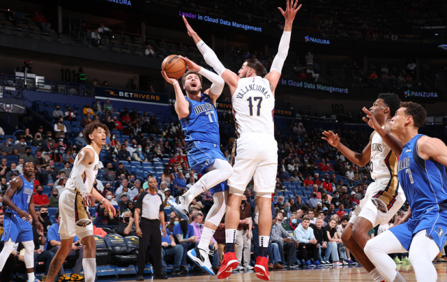 独行侠逆转福建队，麦科勒姆扛起全队