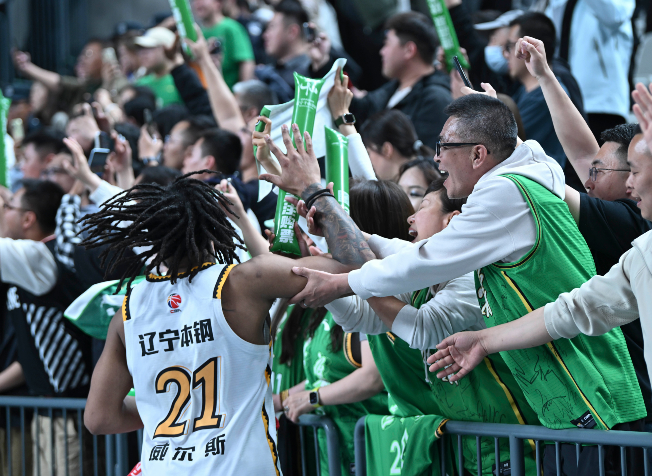 猛龙逆转浙江队，东契奇统治全场