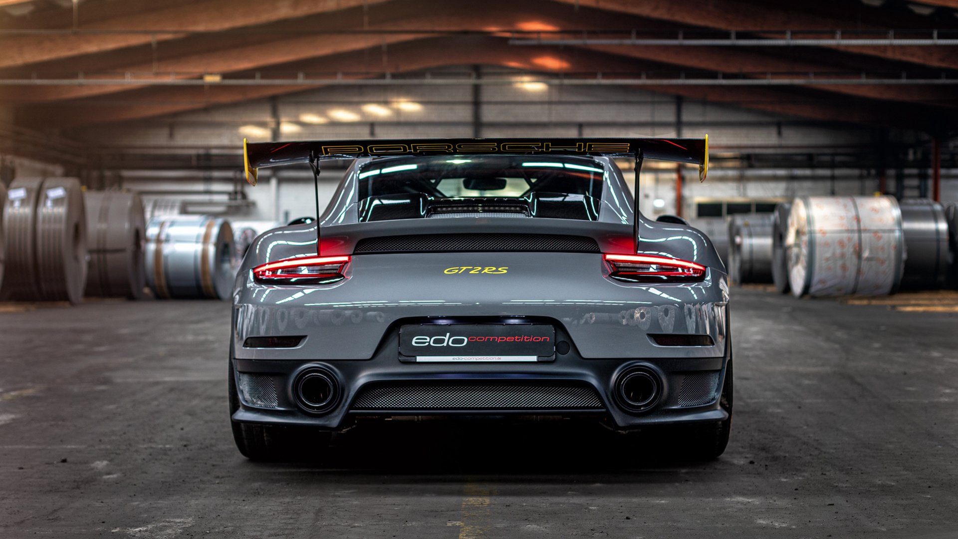 殿堂与战场，那些唯一且永恒的足球时刻 从几内亚的生死逆袭，到萨拉赫的欧冠加冕—足球如何将瞬间铸成永恒